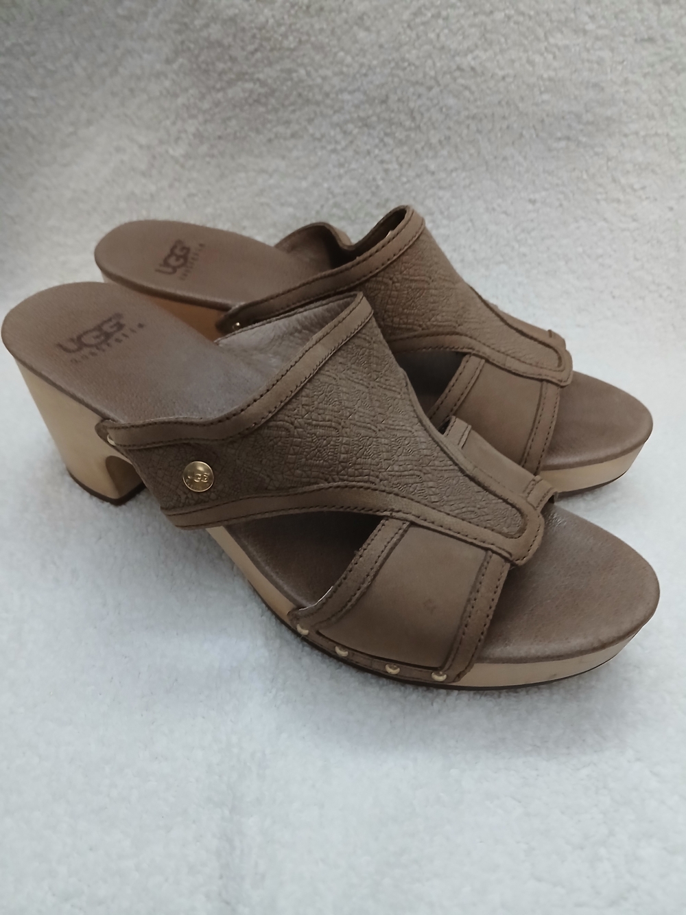UGG Australia "Issa Mosaic" wooden heeled clog sandels. Size 9